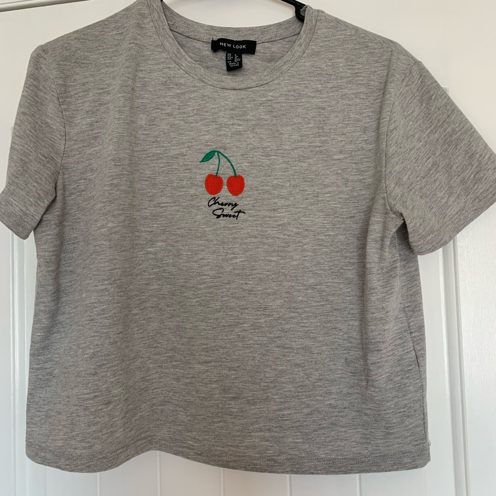 Grey new look graphic tee, size 4